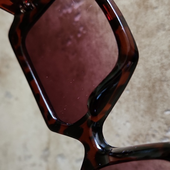 Tahari Tortoise Shell Oversized Sunglasses - Picture 8 of 12